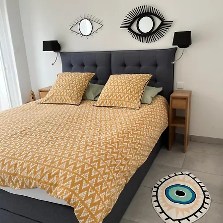 Le Chant Des Pierres - Entre Terre Et بورنيك