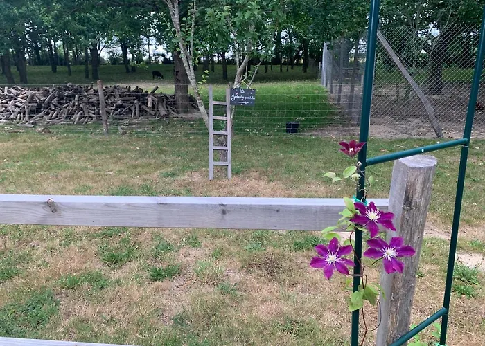 Le Chant Des Pierres - Entre Terre Et Ferienhaus *