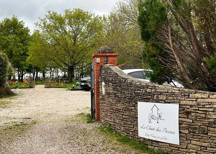 Le Chant Des Pierres - Entre Terre Et Ferienhaus *